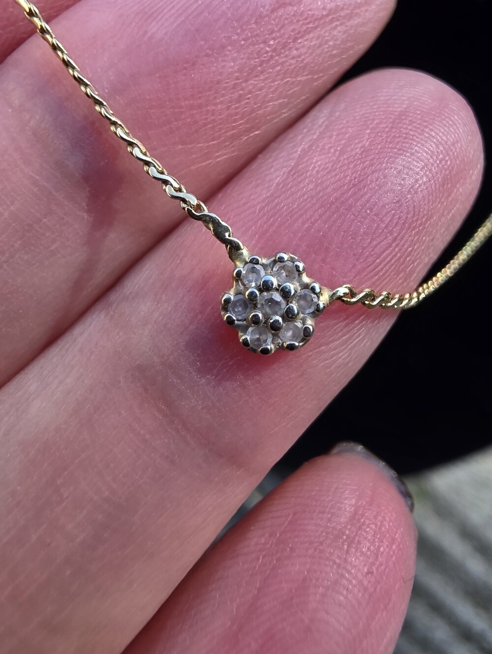 1.92 Gram Delicate Vintage 14kt Gold Flower Cluster Necklace Clear Stones - Picture 7 of 14
